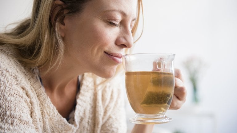 Viel trinken beugt kalten Füßen vor