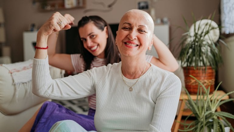 Frauen sind stark bei Behandlung von HER2-positivem Brustkrebs.