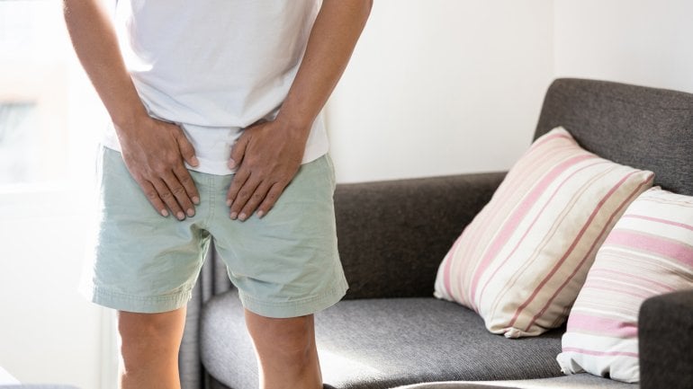 Chlamydien-Symptom bei Männern: Schwellung der Hoden