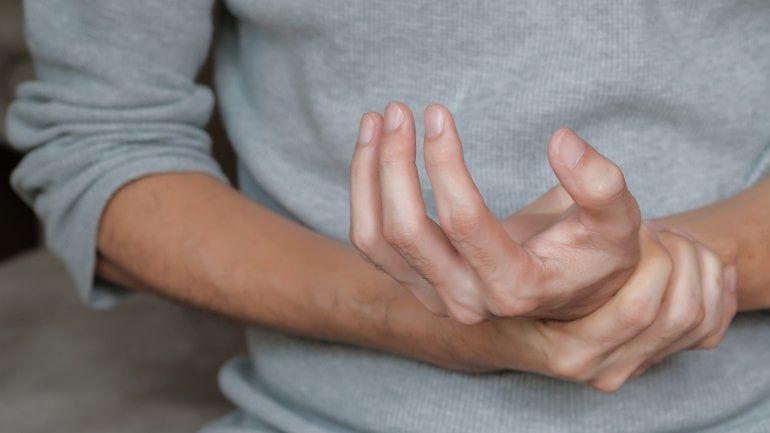 Lähmungserscheinungen bei Enzephalitis möglich