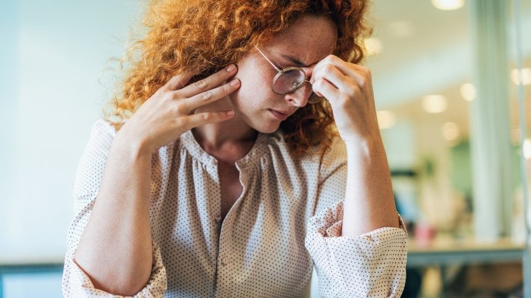 Aneurysma im Kopf: Kopfschmerzen sind ein Symptom