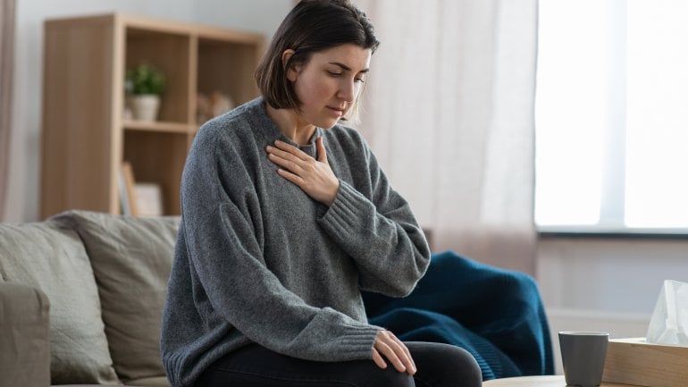 Kurzatmigkeit ist Symptom bei spastischer Bronchitis