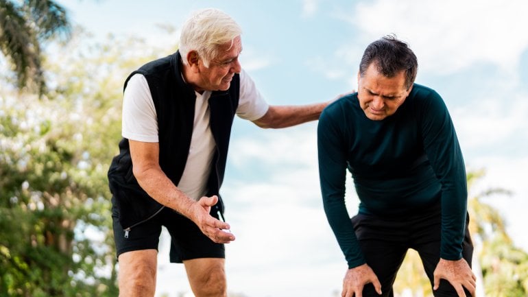 COPD: Atemnot bei Anstrengung gehört zu den Symptomen