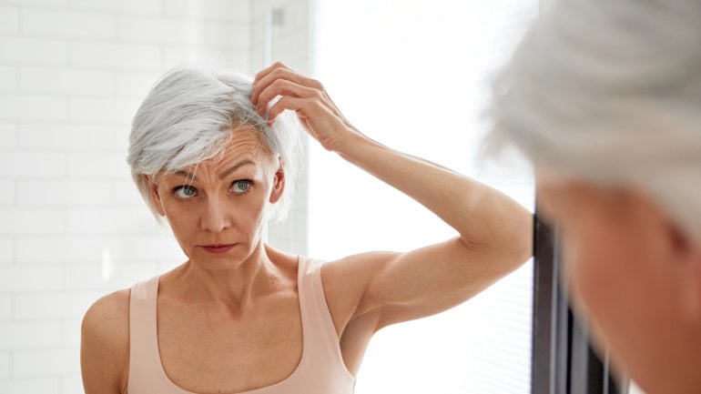 Plötzlich starker Haarausfall bei Frauen: Wechseljahre