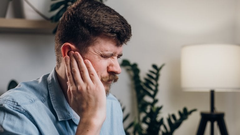 Knubbel hinter dem Ohr durch Kiefer- oder Zahnprobleme