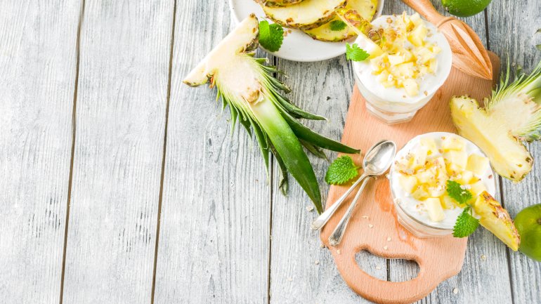 Früchstücksidee: Overnight Oats mit Kokosdrink und Ananas