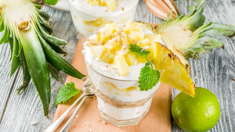 Zubereitung: Oats mit Kokosdrinks und Ananas