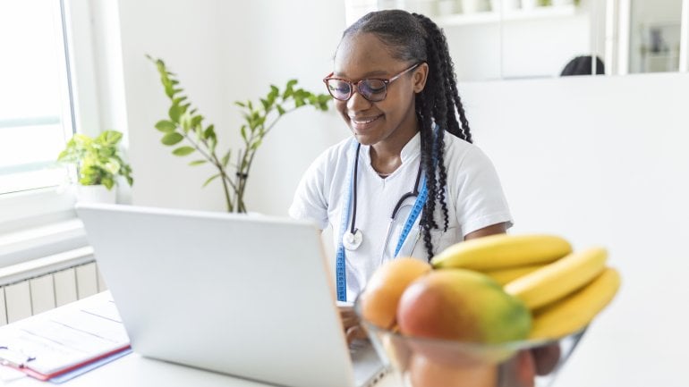 Ernährung bei Neurodermitis: Auslassdiät und Ernährungstagebuch