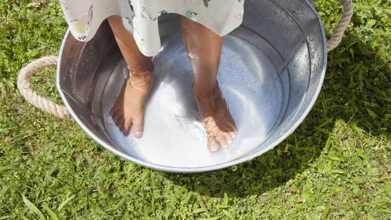 Wasser in den Füßen: Bei Hitze mitunter normal