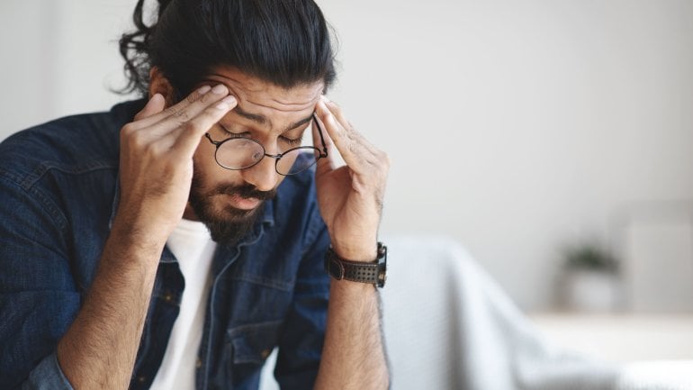 Zu wenig Elektrolyte fördern Kopfschmerzen und Schwindel