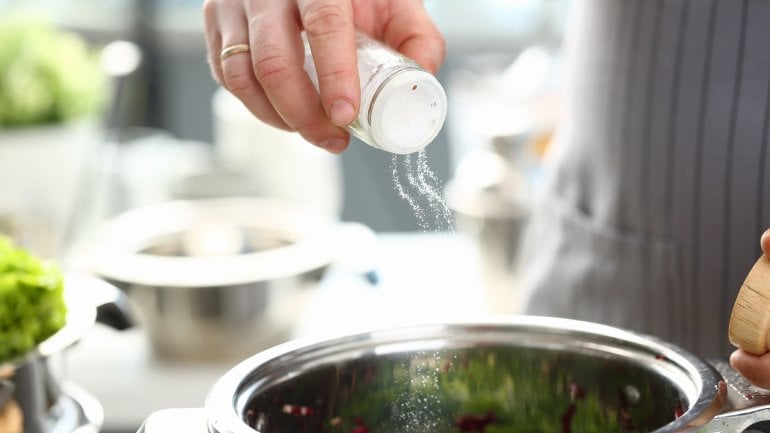 Jodiertes Speisesalz beim Kochen verwenden