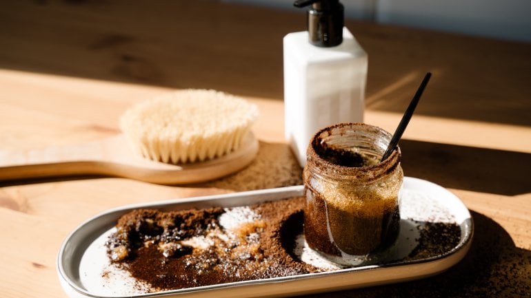 Selbstgemachtes Körper-Peeling aus Kaffee.