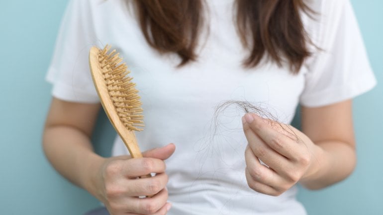 Haarausfall nach Corona als Symptom bei Long Covid