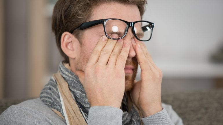 Symptome bei Schimmelpilzallergie: Juckende Augen