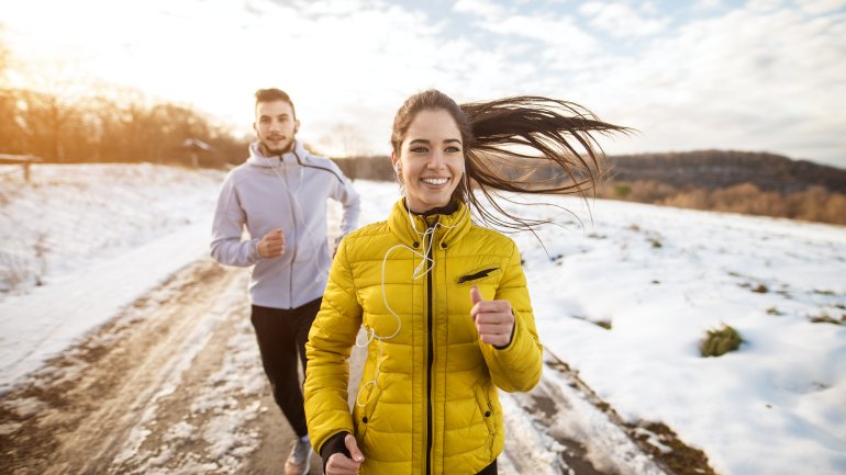 Streak Running, zwei Läufer im Schnee