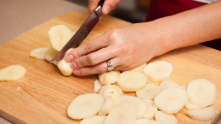 Hausmittel gegen trockene Augen: Kartoffeln